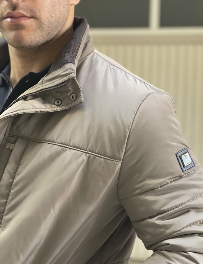 Ανδρικό καφέ μπουφάν με γιακά HM406529K φωτογραφία